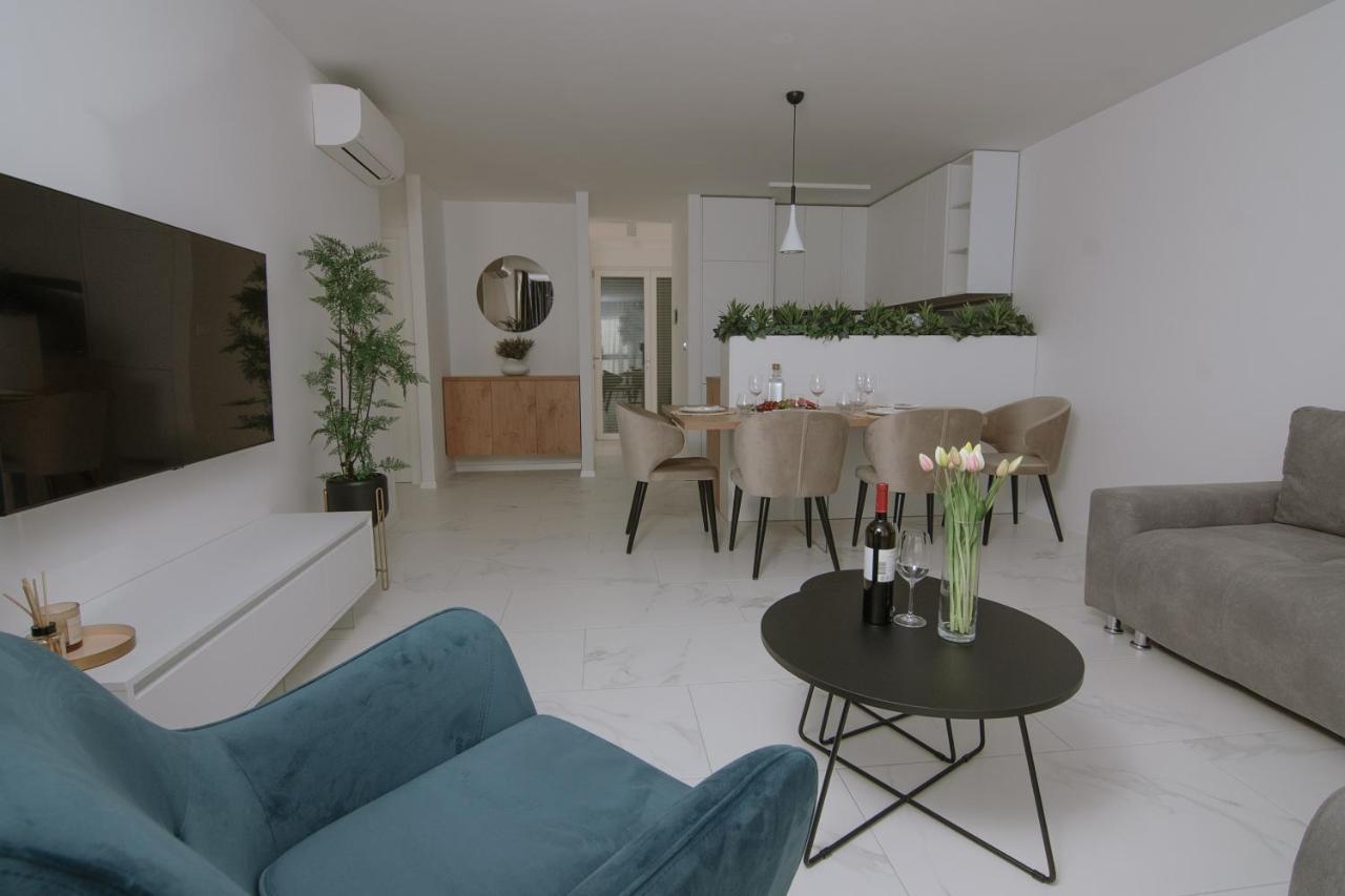 Apartments Adriatic Pearl Trogir Exterior foto